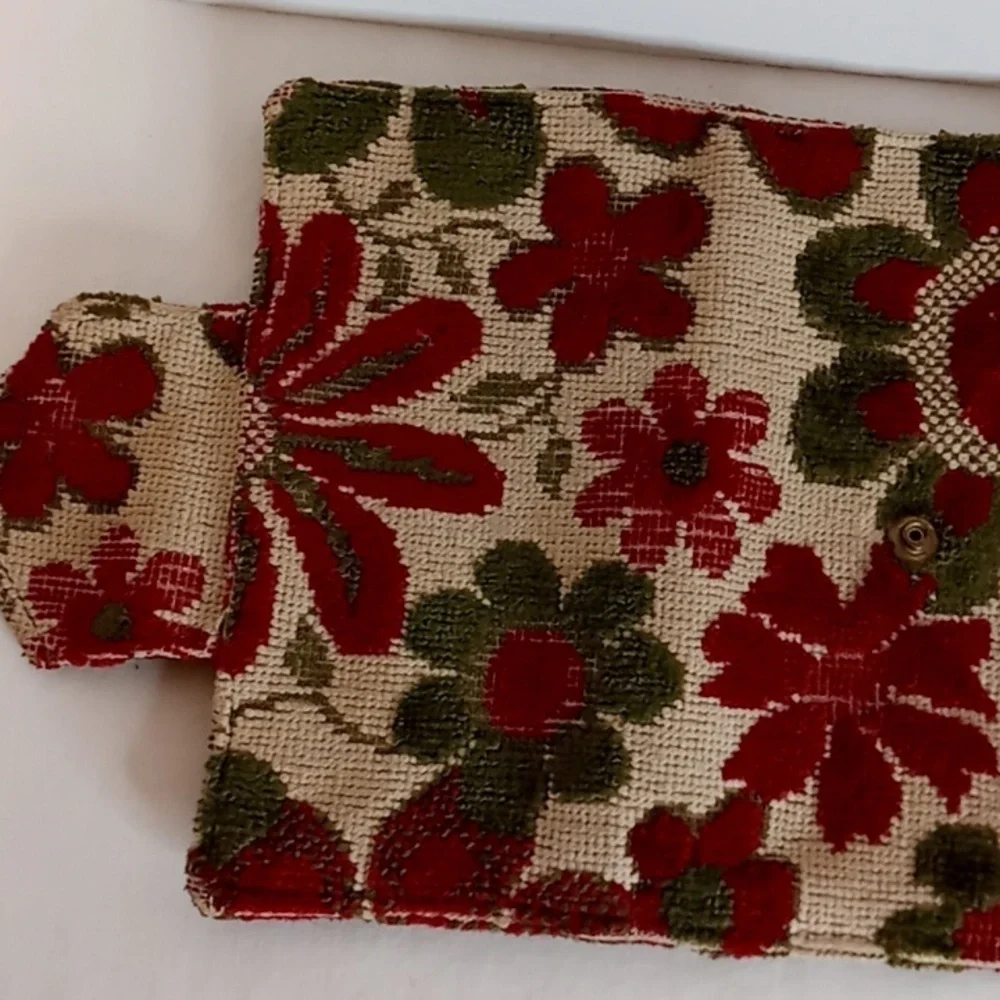VINTAGE Floral Petite Point Tapestry & Leather Tri-fold Wallet / Clutch